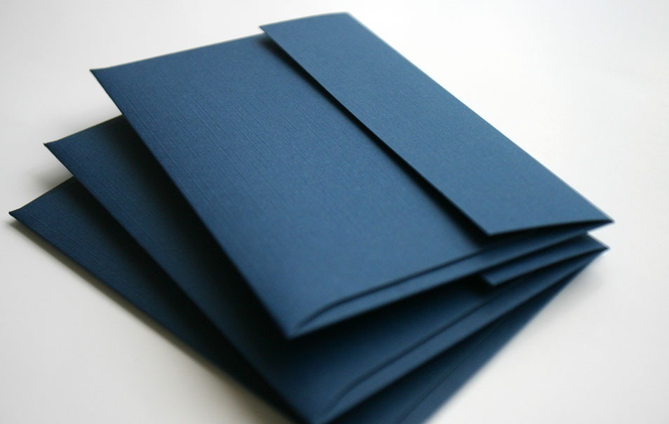 envelope azul marinho