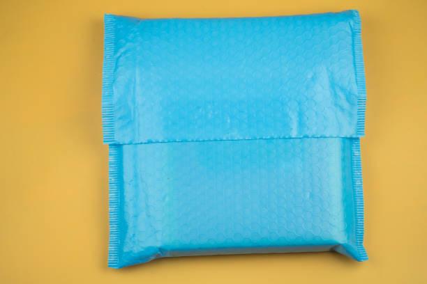 Descubra as vantagens do envelope marrom: resistente, versátil e eco-friendly